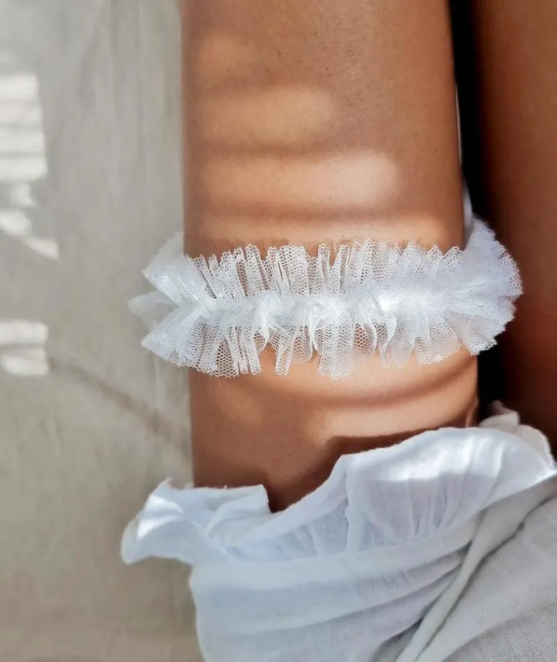 Best Six Stories Garter - White