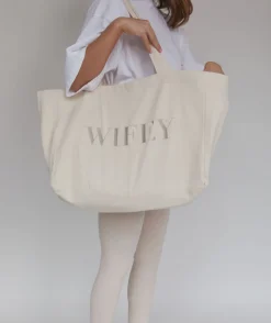 Outlet Six Stories Wifey Statement Tote Bag